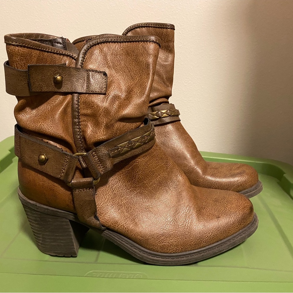 Relativity “Henrick” boots.  Size 8 1/2 M.